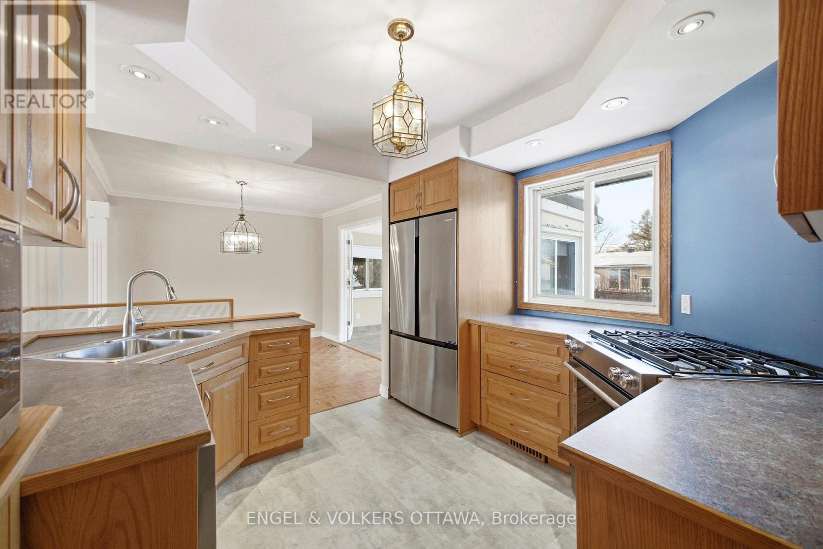 49 Inverness Avenue, Ottawa, Ontario  K2E 6N6 - Photo 10 - X12797082