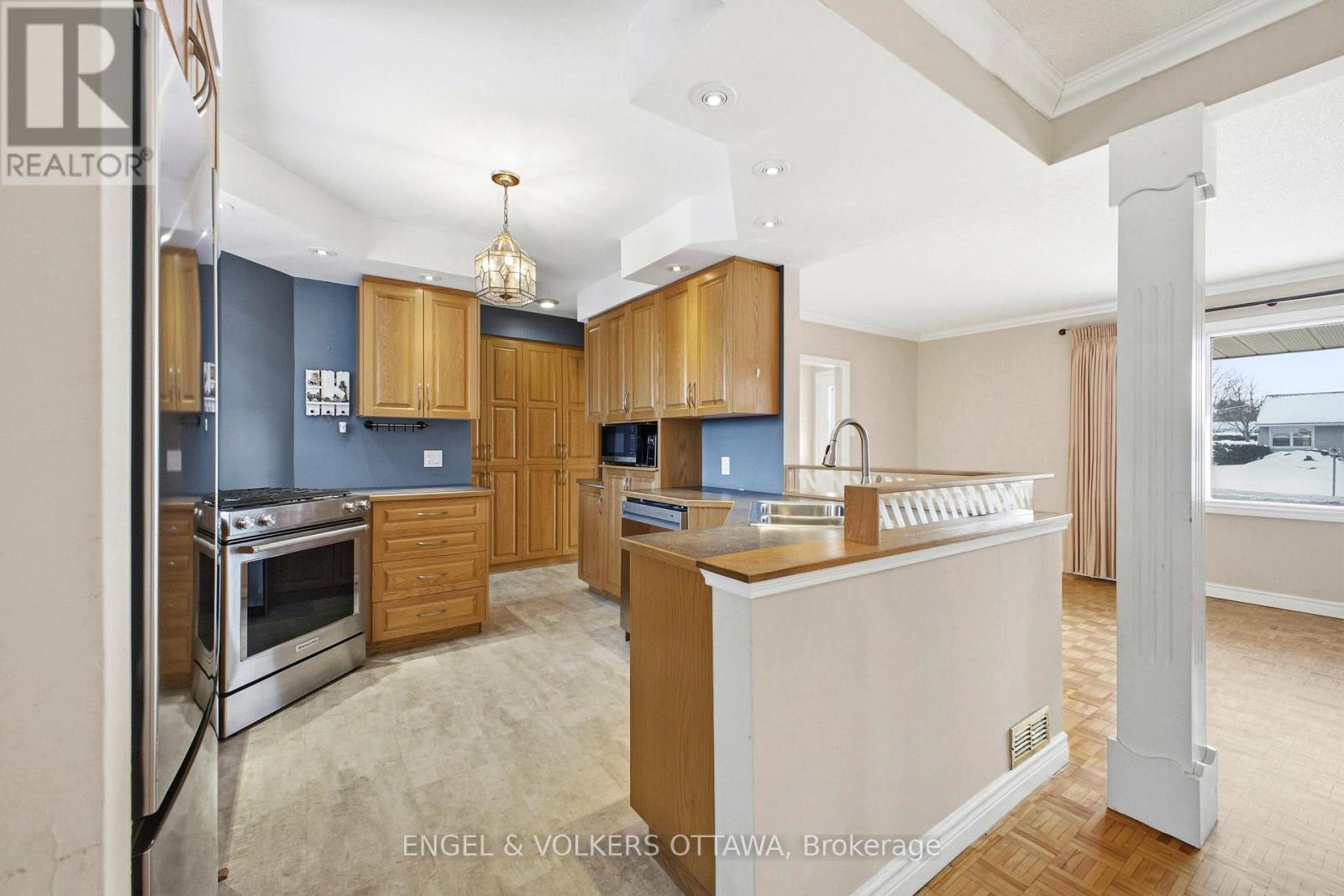 49 Inverness Avenue, Ottawa, Ontario  K2E 6N6 - Photo 11 - X12797082