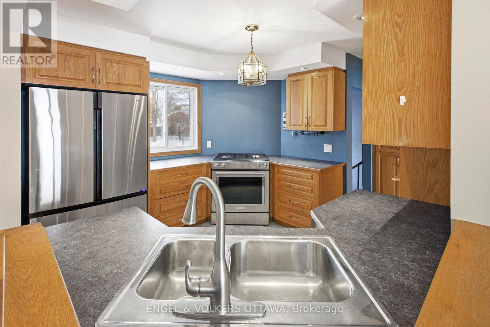 49 Inverness Avenue, Ottawa, Ontario  K2E 6N6 - Photo 13 - X12797082