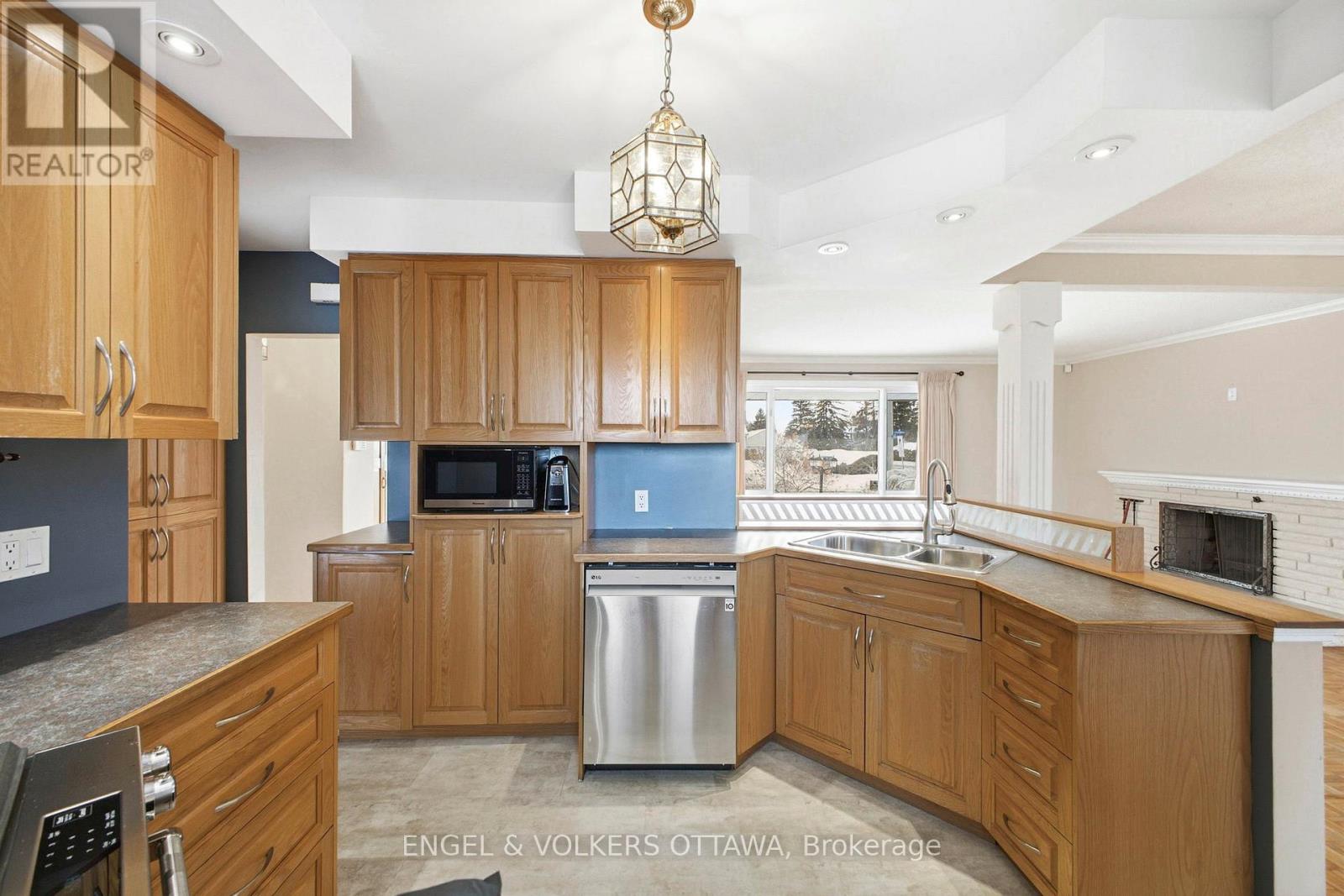 49 Inverness Avenue, Ottawa, Ontario  K2E 6N6 - Photo 14 - X12797082