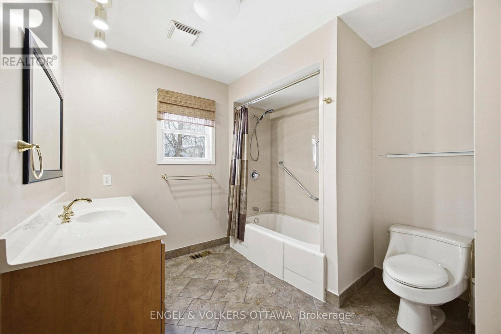 49 Inverness Avenue, Ottawa, Ontario  K2E 6N6 - Photo 22 - X12797082