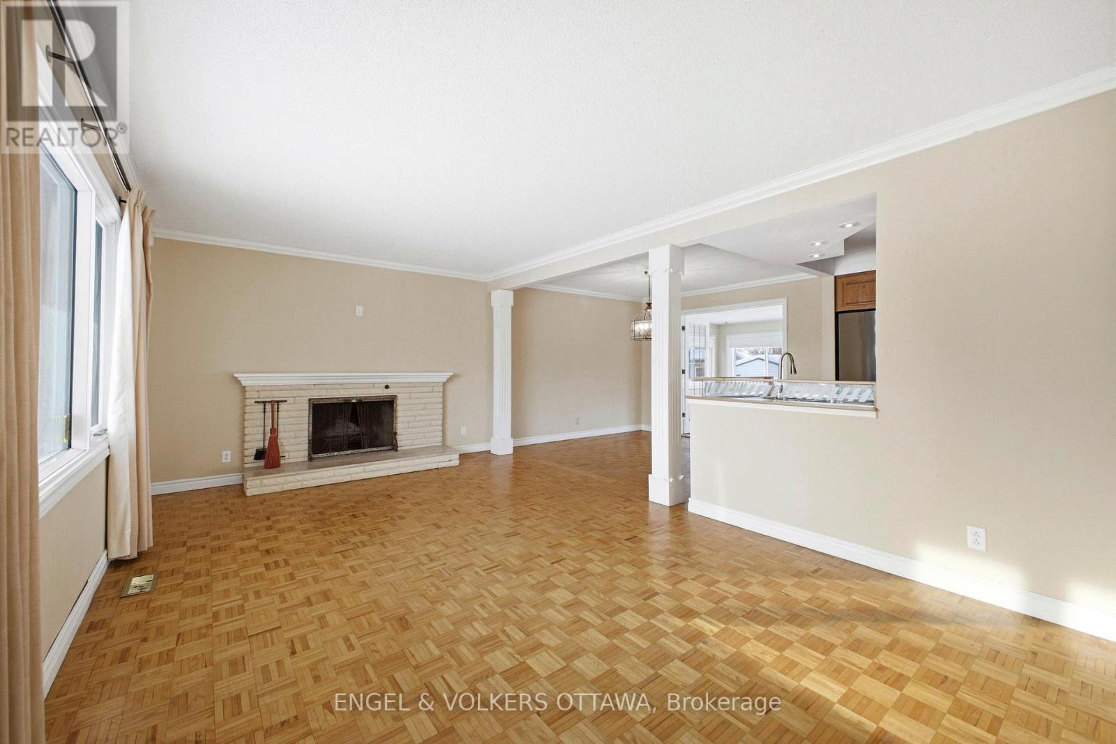 49 Inverness Avenue, Ottawa, Ontario  K2E 6N6 - Photo 3 - X12797082