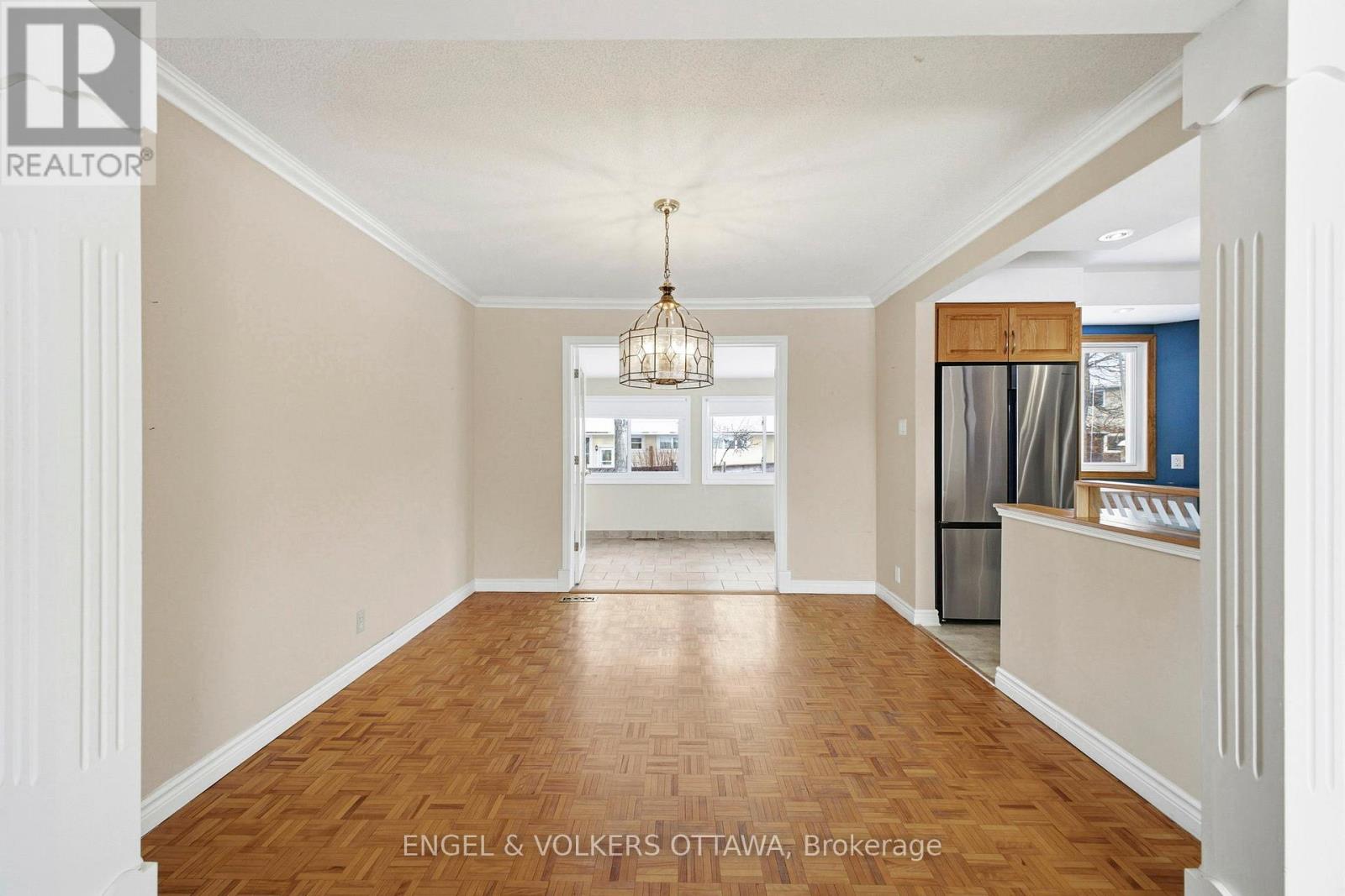 49 Inverness Avenue, Ottawa, Ontario  K2E 6N6 - Photo 6 - X12797082