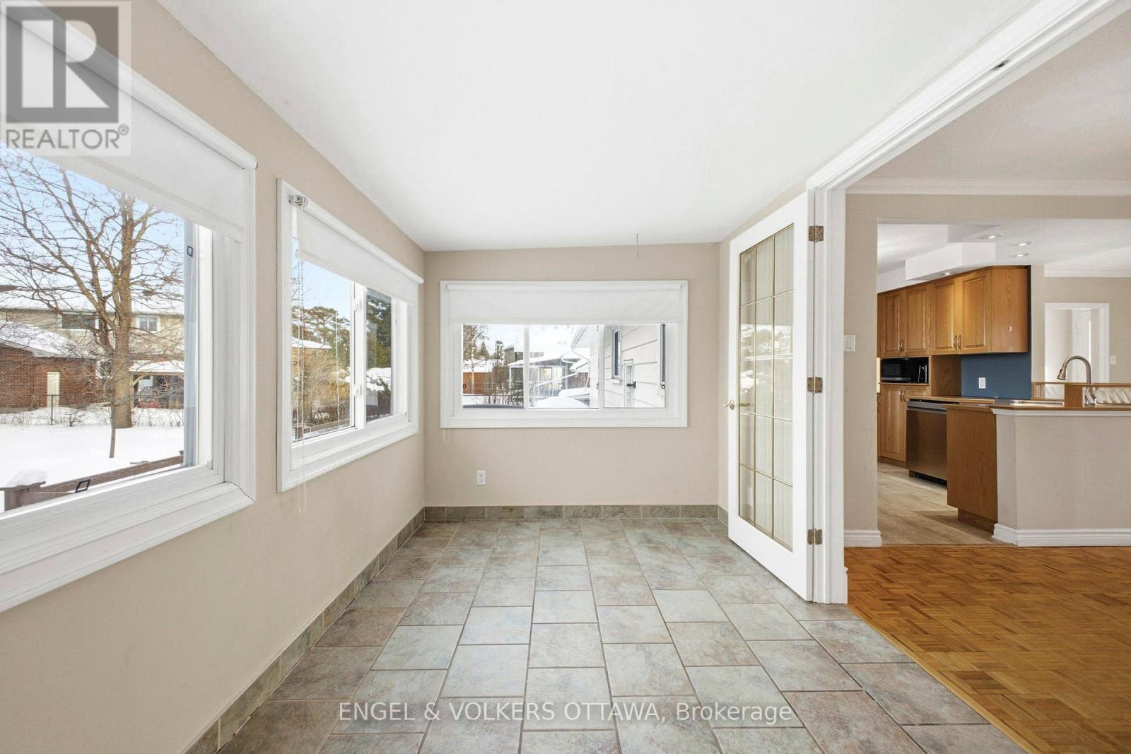 49 Inverness Avenue, Ottawa, Ontario  K2E 6N6 - Photo 8 - X12797082