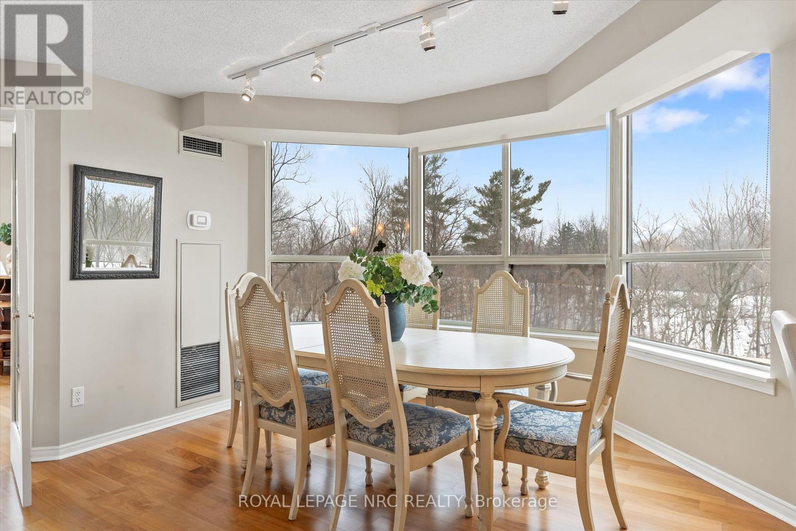 303 - 3 Towering Hts Boulevard, St. Catharines, Ontario  L2T 4A4 - Photo 10 - X12796886