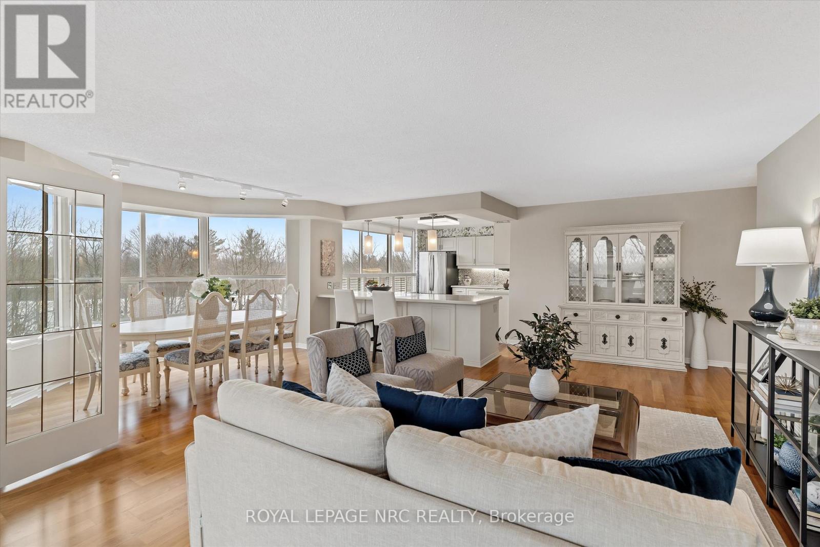 303 - 3 Towering Hts Boulevard, St. Catharines, Ontario  L2T 4A4 - Photo 2 - X12796886