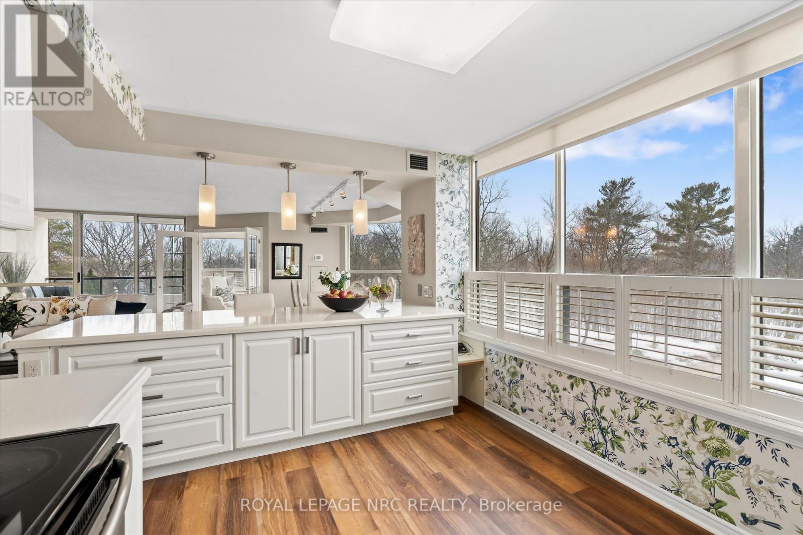 303 - 3 Towering Hts Boulevard, St. Catharines, Ontario  L2T 4A4 - Photo 4 - X12796886