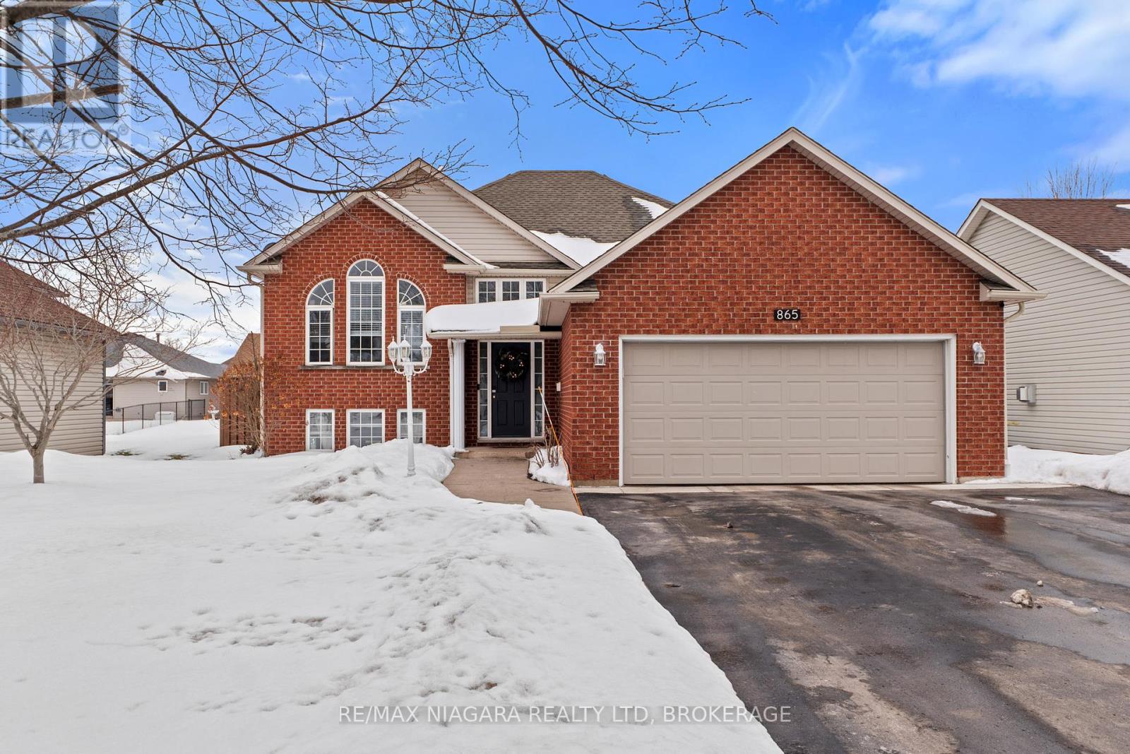 865 Canada Drive, Fort Erie (Lakeshore), Ontario  L2A 6S5 - Photo 2 - X12797032