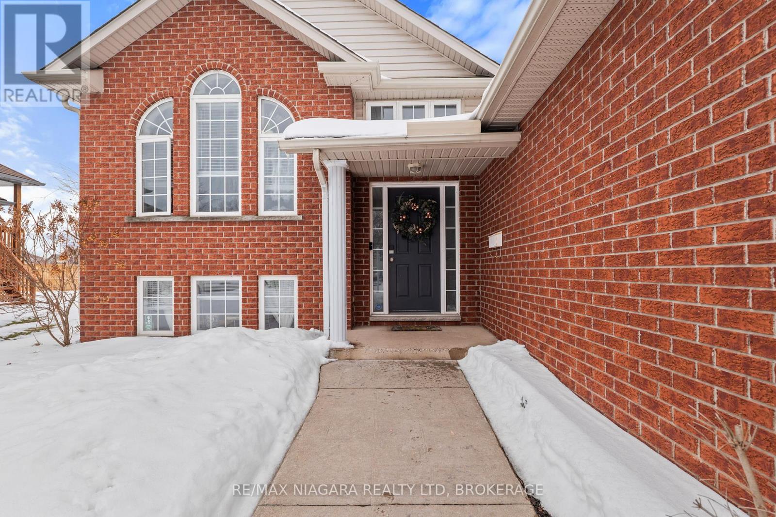 865 Canada Drive, Fort Erie (Lakeshore), Ontario  L2A 6S5 - Photo 3 - X12797032