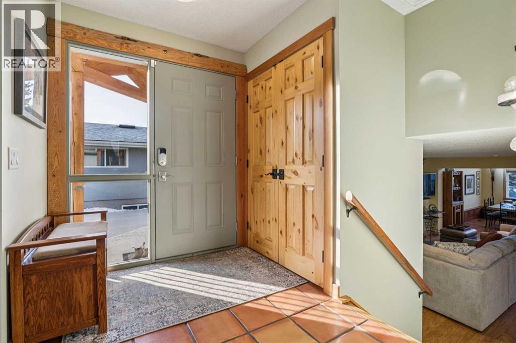 5031 Viceroy Drive Nw, Calgary, Alberta  T3A 0V2 - Photo 4 - A2275791