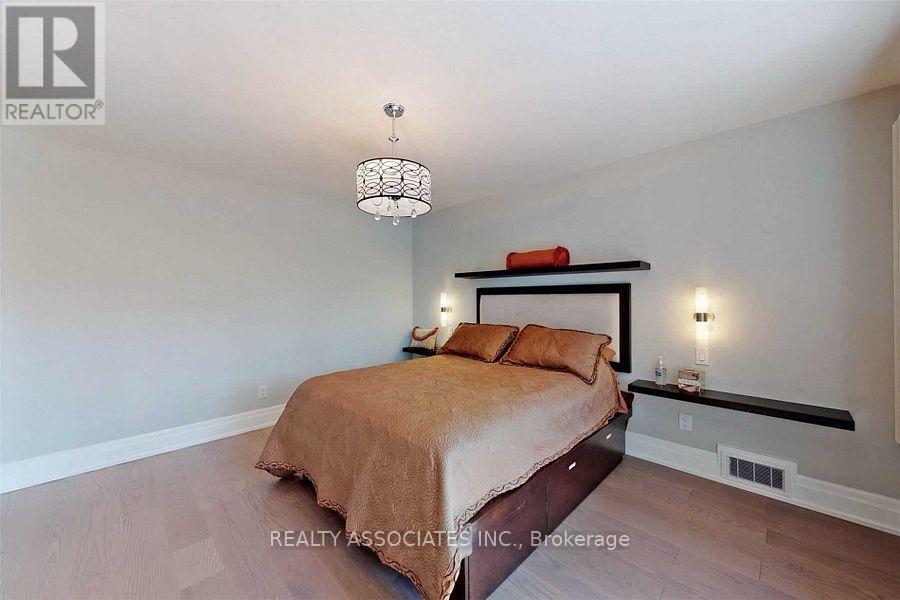 21 Burleigh Heights Drive, Toronto, Ontario  M2K 1Y8 - Photo 15 - C12797050