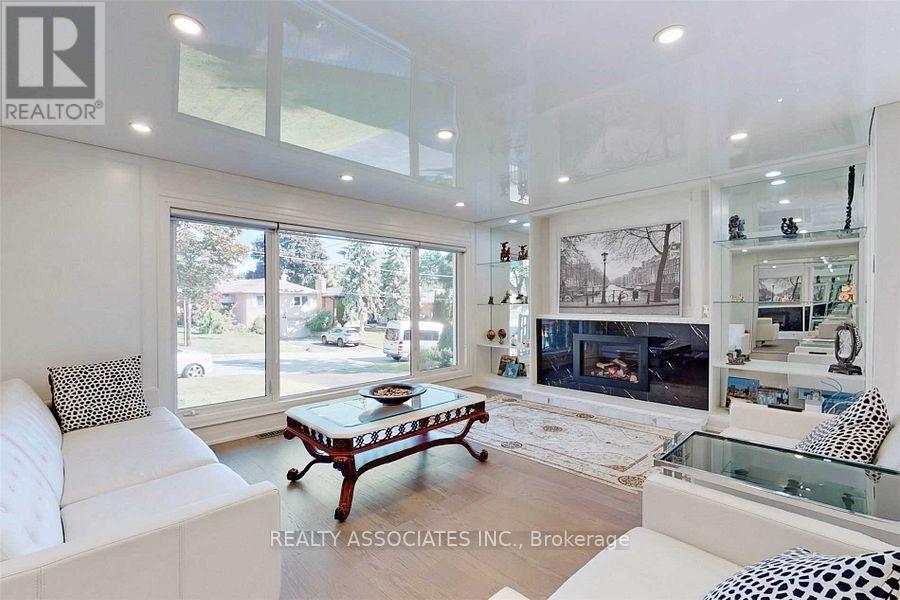 21 Burleigh Heights Drive, Toronto, Ontario  M2K 1Y8 - Photo 3 - C12797050