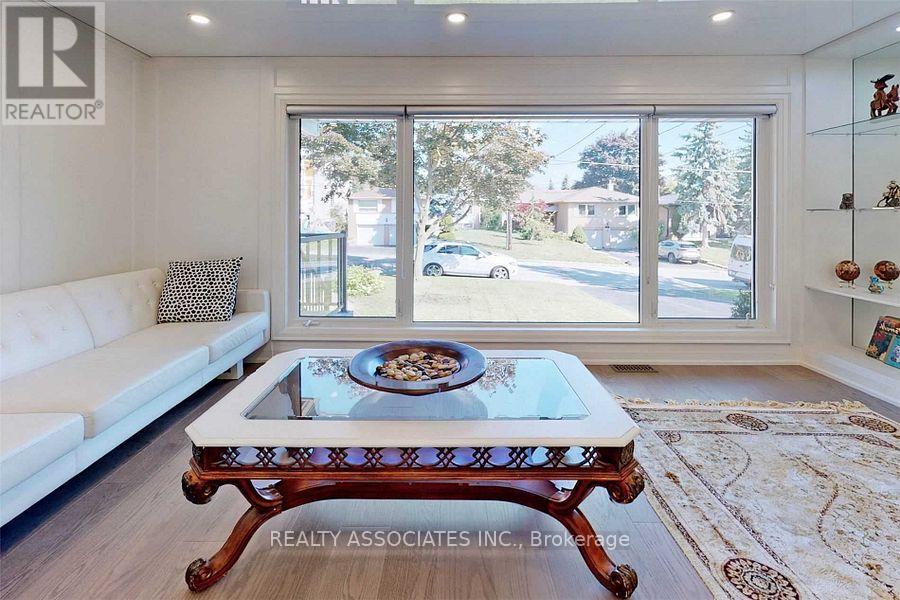 21 Burleigh Heights Drive, Toronto, Ontario  M2K 1Y8 - Photo 4 - C12797050