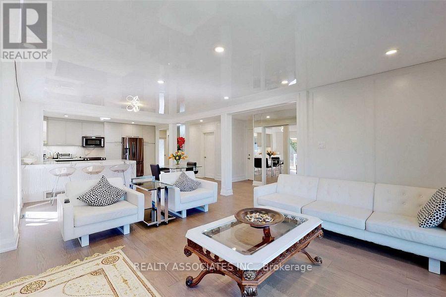 21 Burleigh Heights Drive, Toronto, Ontario  M2K 1Y8 - Photo 5 - C12797050