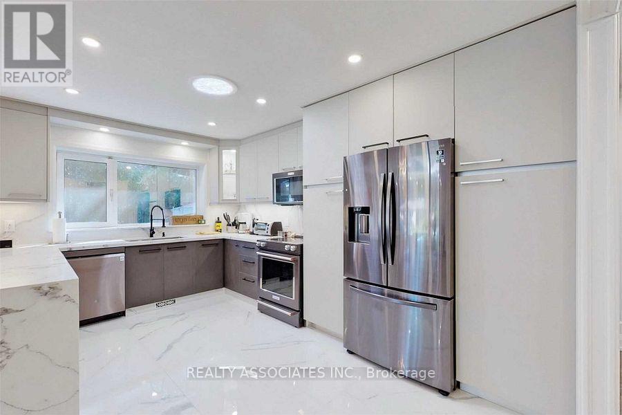 21 Burleigh Heights Drive, Toronto, Ontario  M2K 1Y8 - Photo 7 - C12797050