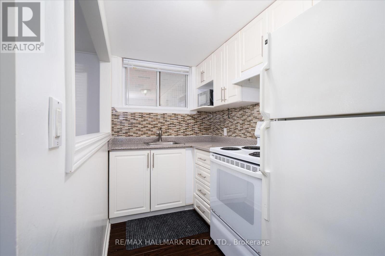 Lower 1 - 224 Pickering Street, Toronto, Ontario  M4E 3J8 - Photo 7 - E12796750