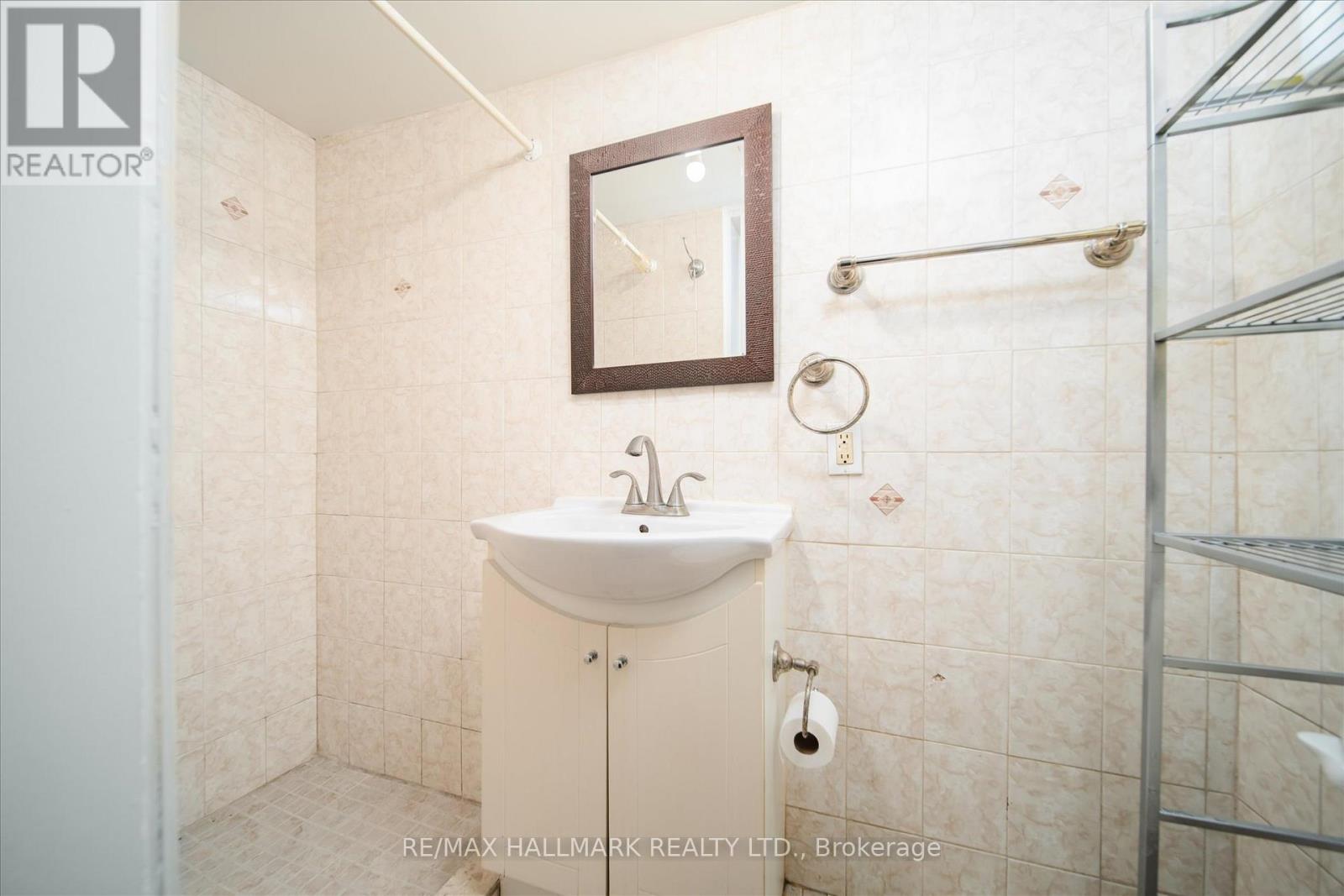 Lower 1 - 224 Pickering Street, Toronto, Ontario  M4E 3J8 - Photo 8 - E12796750