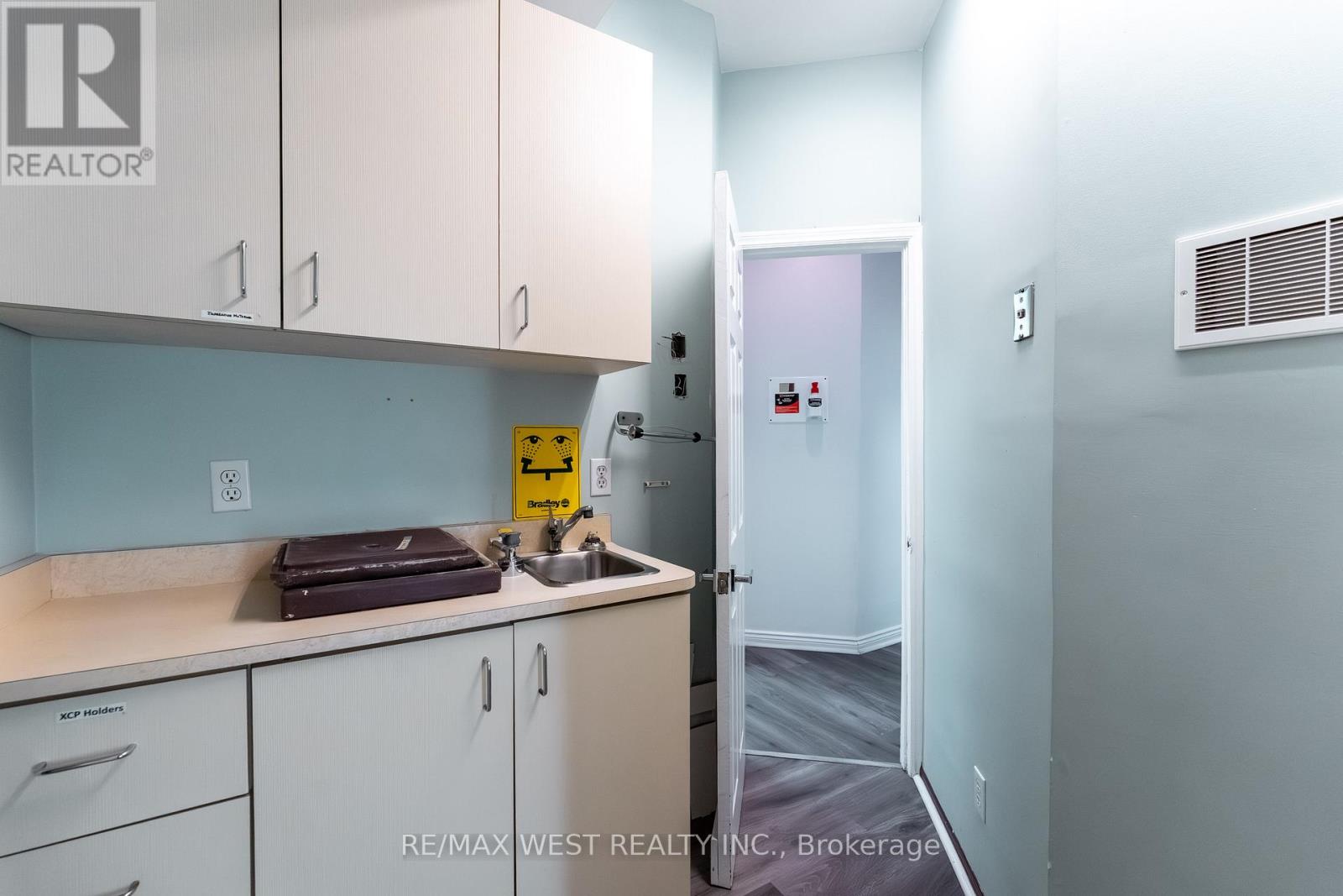 Main Floor - 106 Brock Street N, Whitby (Downtown Whitby), Ontario  L1N 4H2 - Photo 23 - E12796830