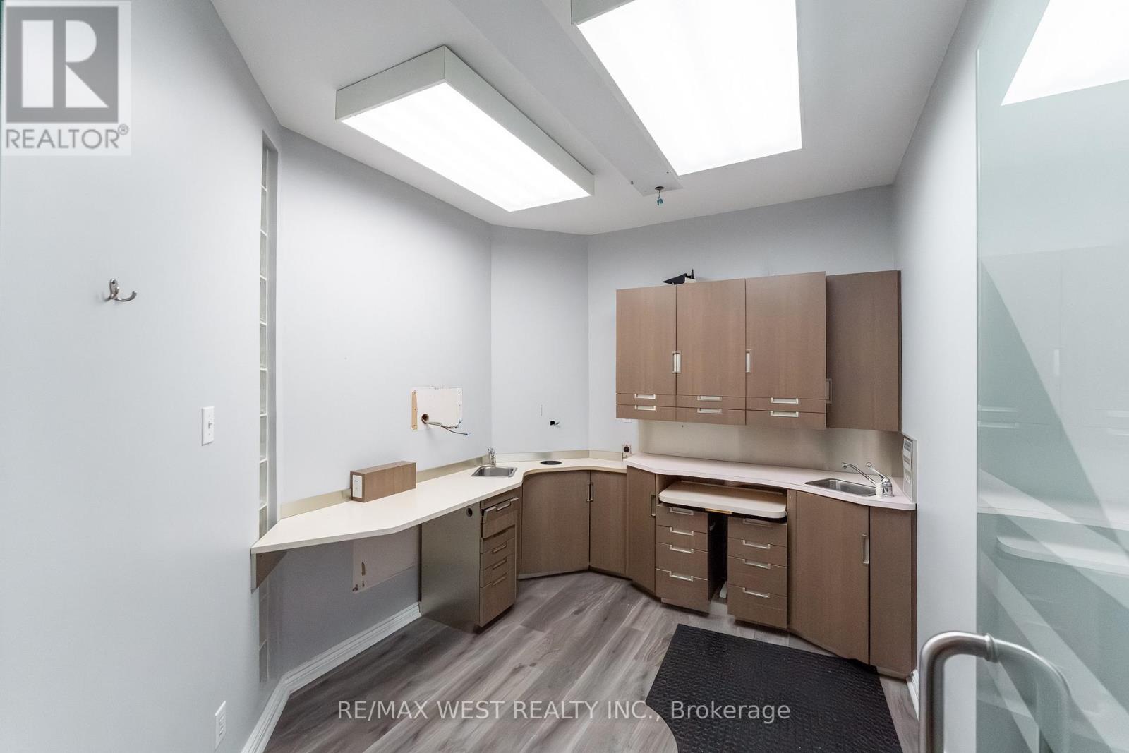 Main Floor - 106 Brock Street N, Whitby (Downtown Whitby), Ontario  L1N 4H2 - Photo 28 - E12796830