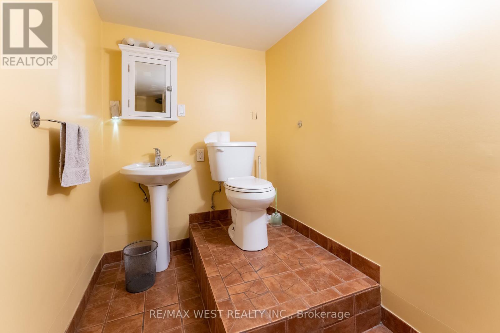 Main Floor - 106 Brock Street N, Whitby (Downtown Whitby), Ontario  L1N 4H2 - Photo 50 - E12796830