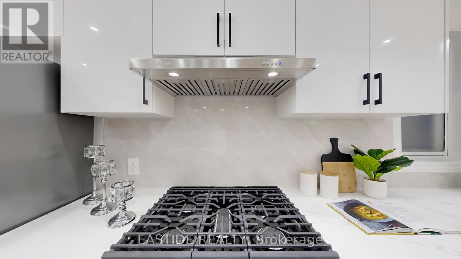 202 Queensdale Avenue, Toronto, Ontario  M4C 2A9 - Photo 13 - E12797080