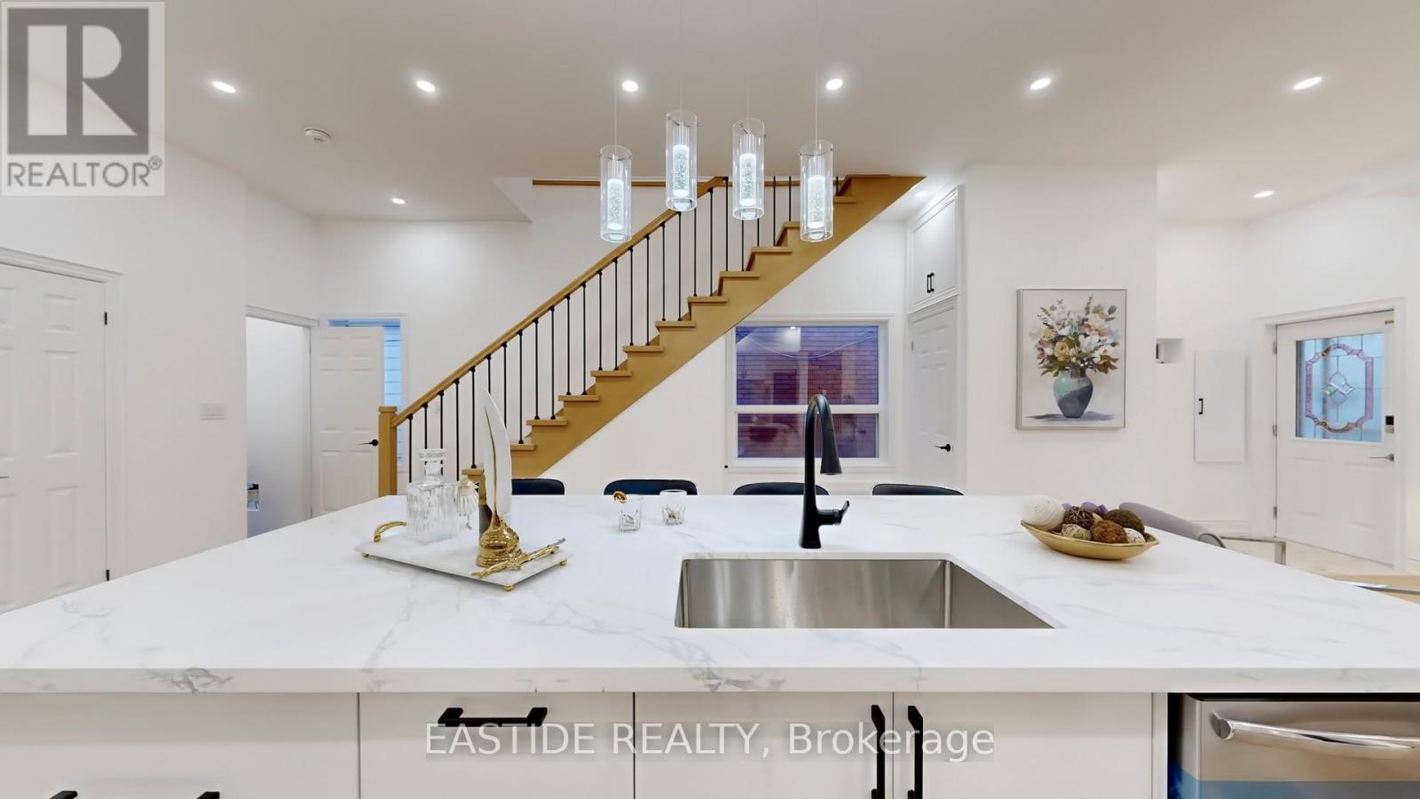 202 Queensdale Avenue, Toronto, Ontario  M4C 2A9 - Photo 14 - E12797080