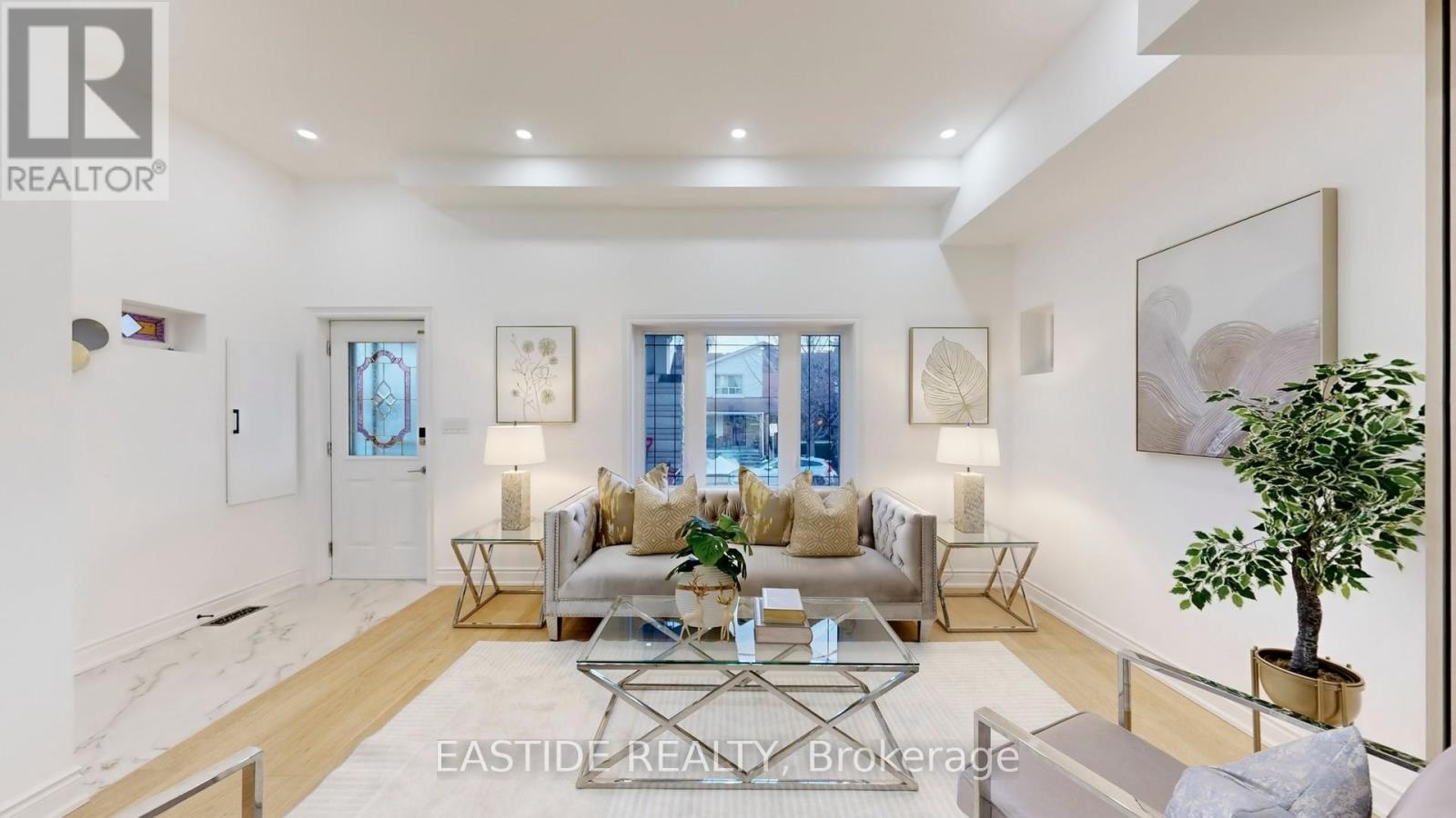 202 Queensdale Avenue, Toronto, Ontario  M4C 2A9 - Photo 3 - E12797080