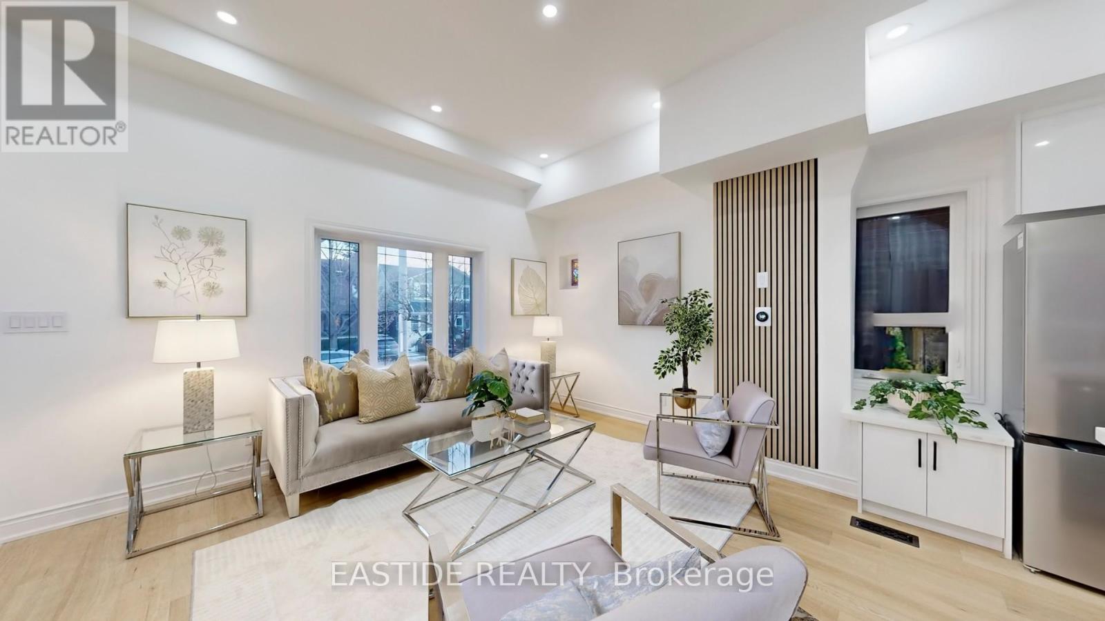 202 Queensdale Avenue, Toronto, Ontario  M4C 2A9 - Photo 4 - E12797080