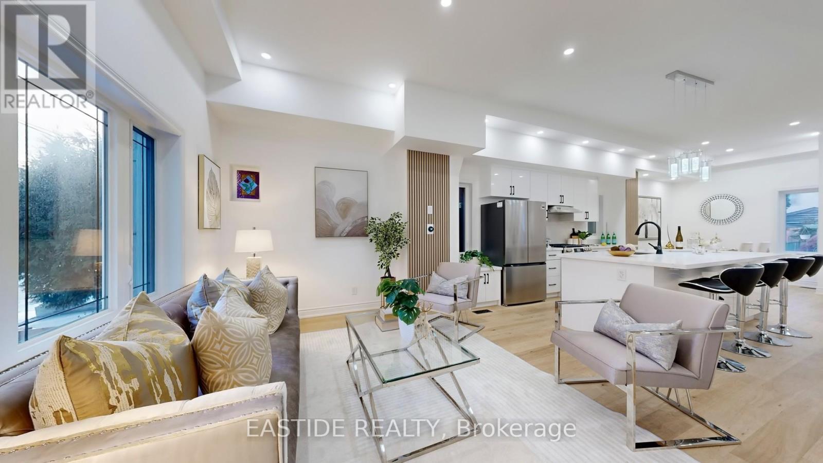 202 Queensdale Avenue, Toronto, Ontario  M4C 2A9 - Photo 5 - E12797080