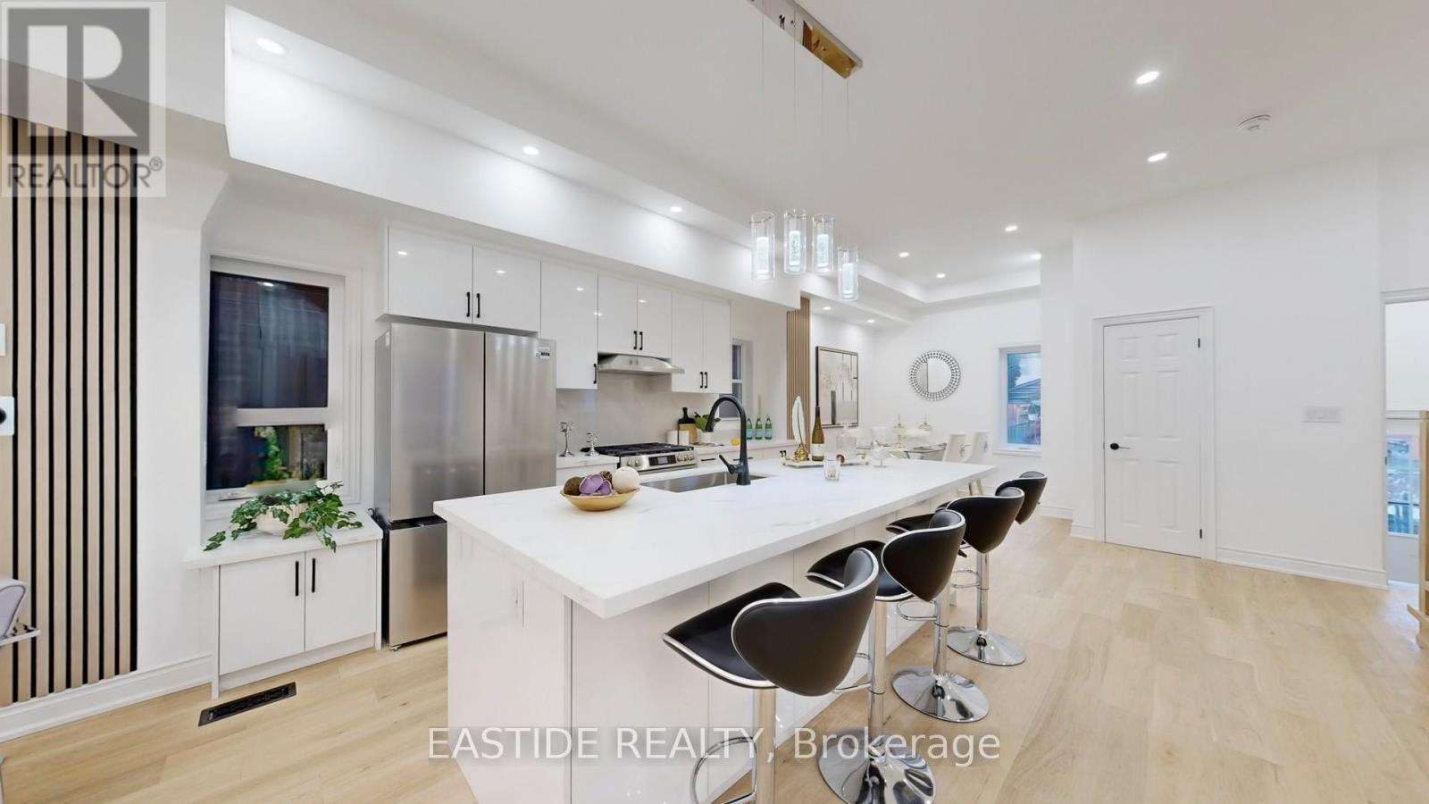 202 Queensdale Avenue, Toronto, Ontario  M4C 2A9 - Photo 7 - E12797080