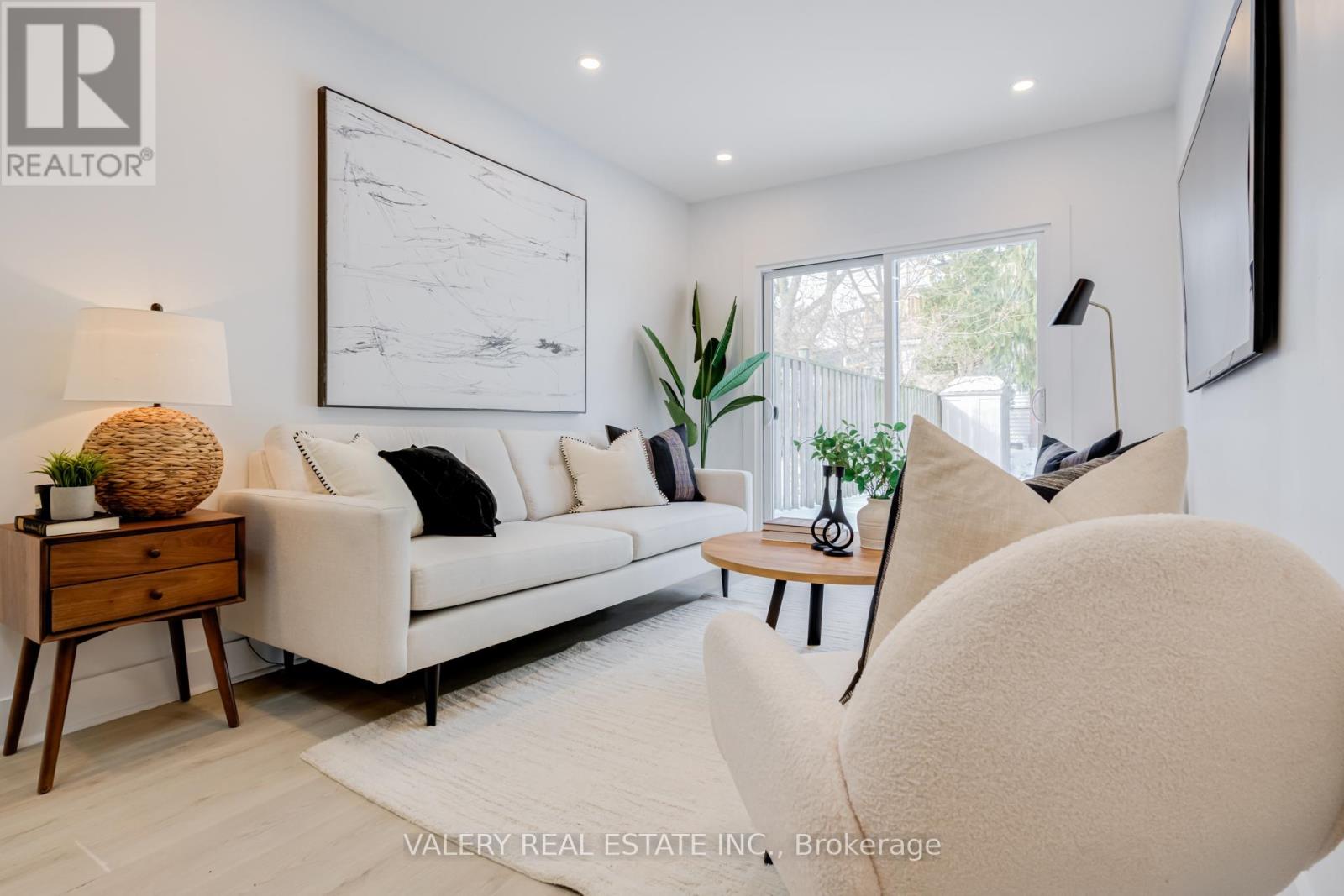 146 HANSON STREET, Toronto, Ontario