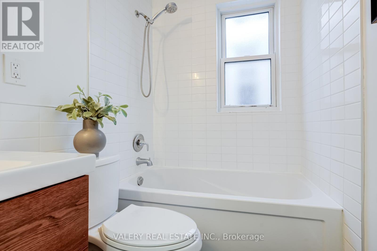 146 Hanson Street, Toronto, Ontario  M4C 1A4 - Photo 13 - E12797092