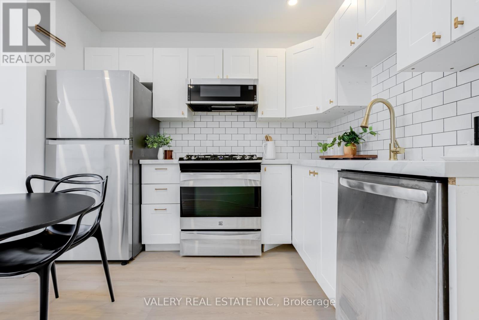 146 Hanson Street, Toronto, Ontario  M4C 1A4 - Photo 8 - E12797092