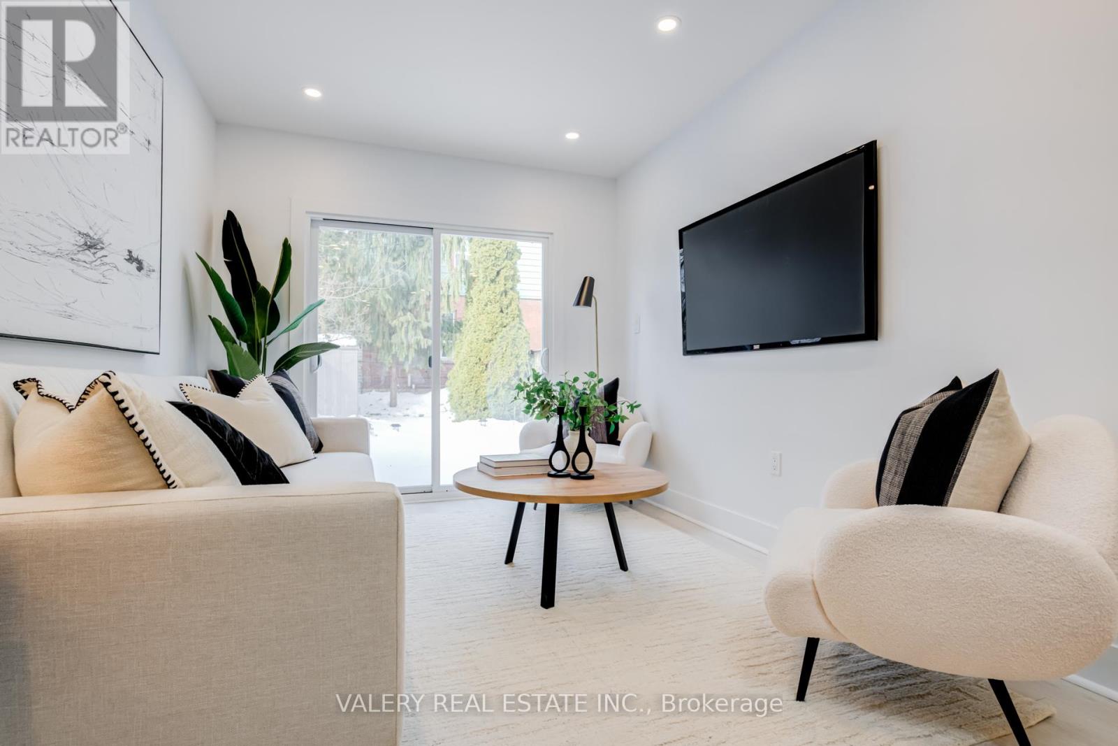 146 Hanson Street, Toronto, Ontario  M4C 1A4 - Photo 9 - E12797092