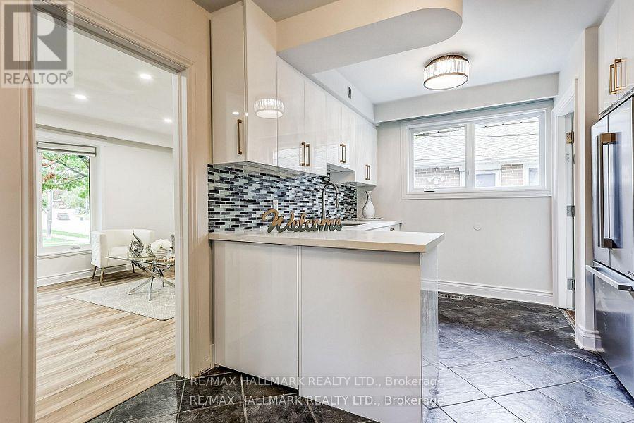 51 Aurora Heights Drive, Aurora, Ontario  L4G 2W6 - Photo 11 - N12796758