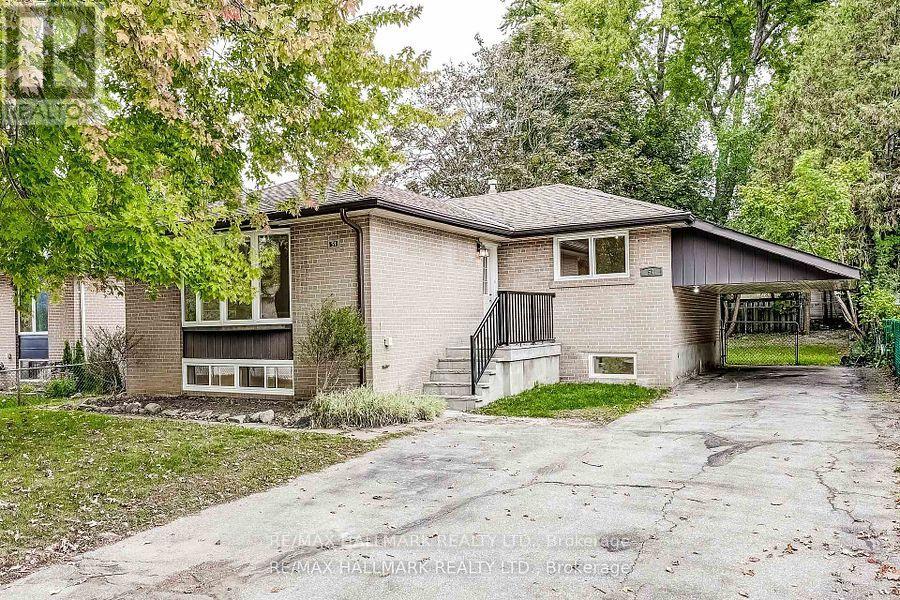 51 Aurora Heights Drive, Aurora, Ontario  L4G 2W6 - Photo 3 - N12796758