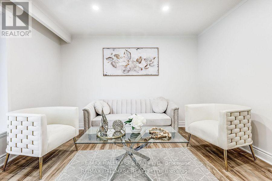 51 Aurora Heights Drive, Aurora, Ontario  L4G 2W6 - Photo 4 - N12796758