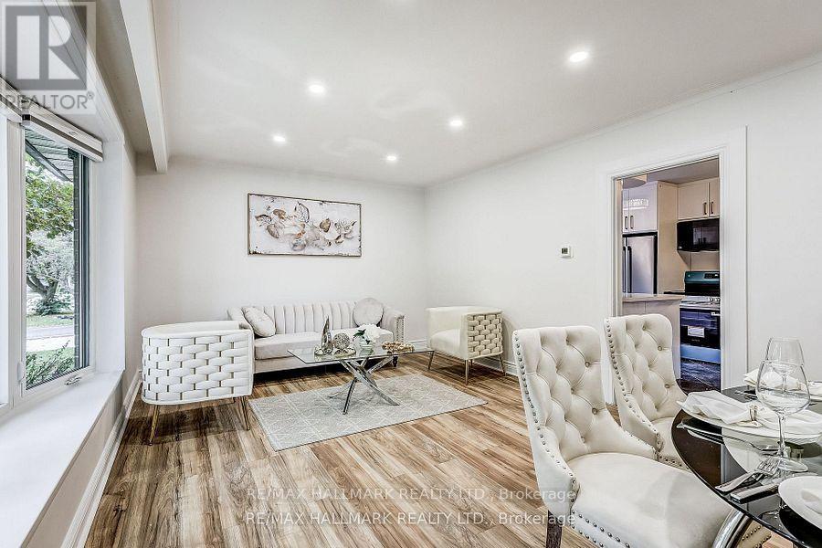 51 Aurora Heights Drive, Aurora, Ontario  L4G 2W6 - Photo 5 - N12796758