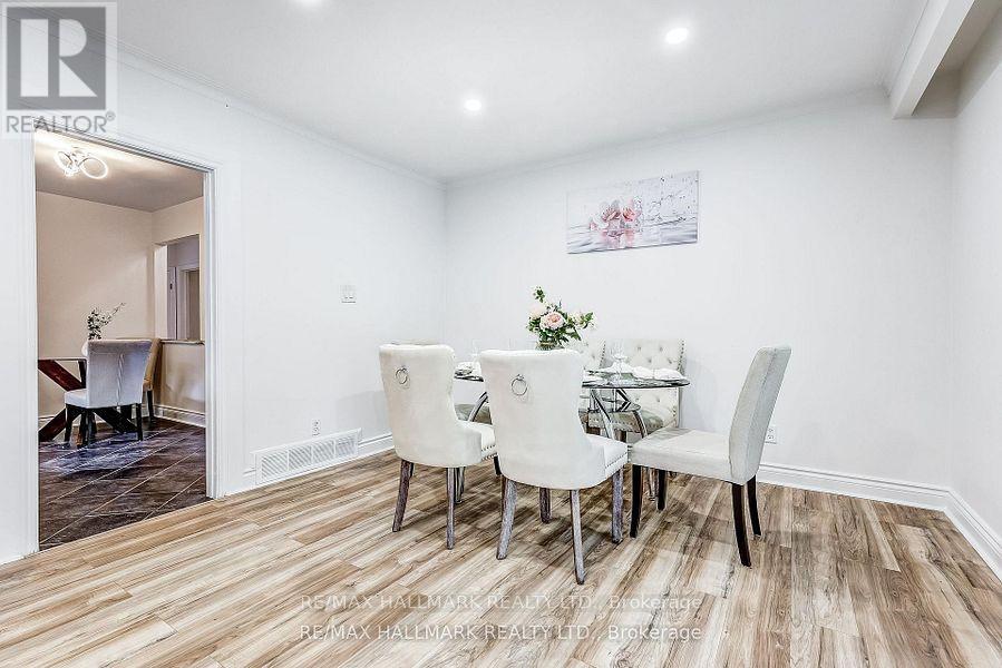 51 Aurora Heights Drive, Aurora, Ontario  L4G 2W6 - Photo 9 - N12796758