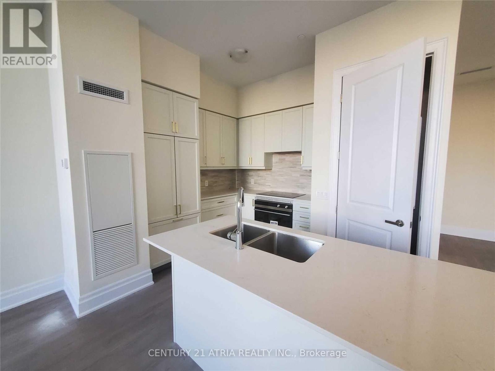 102 - 9085 Jane Street, Vaughan, Ontario  L4K 0L8 - Photo 2 - N12796772