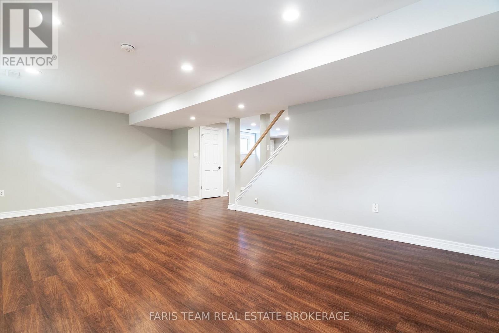 104 Knox Road E, Wasaga Beach, Ontario  L9Z 2T5 - Photo 34 - S12796880