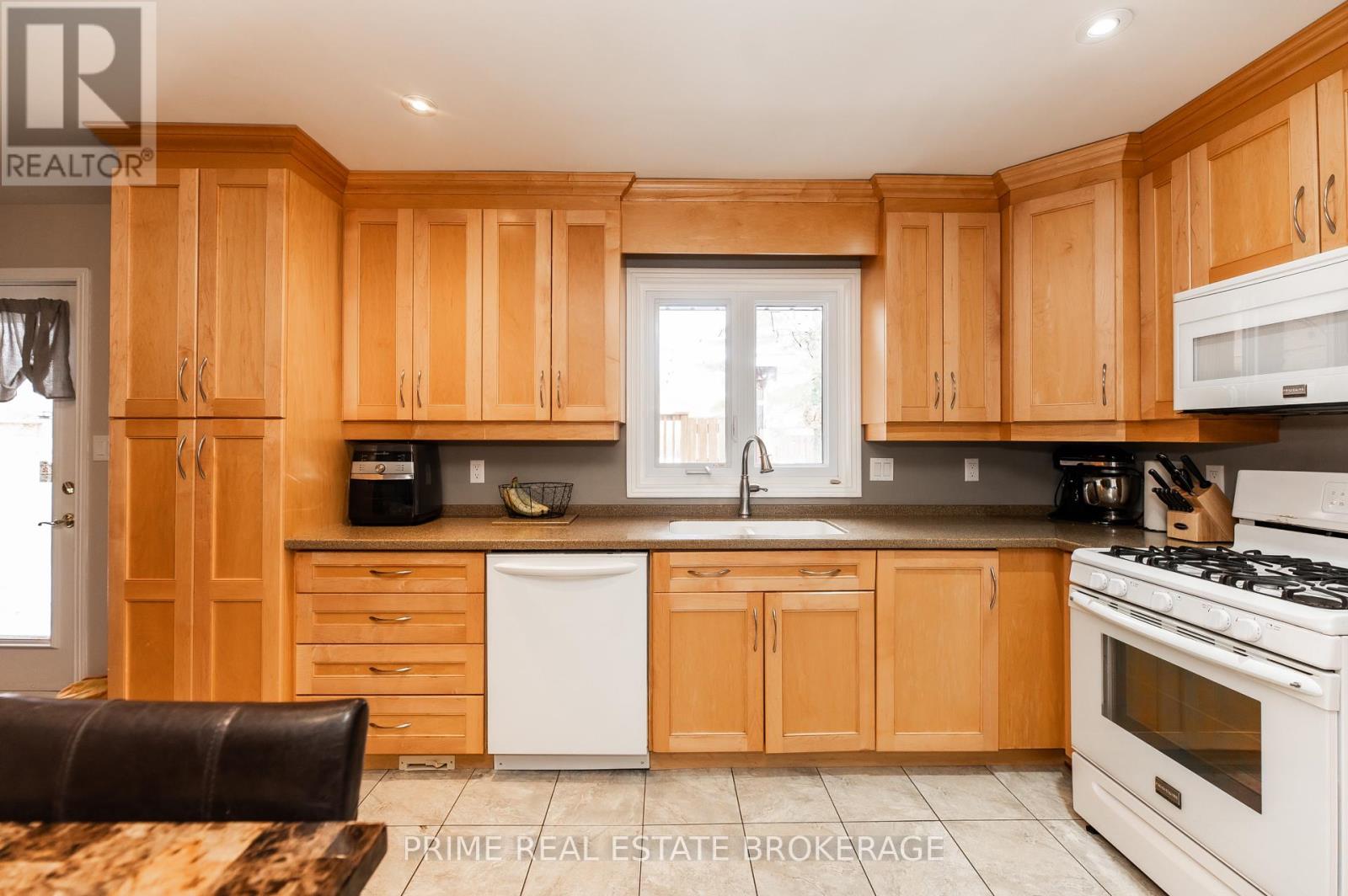 16 Timberlane Crescent, Central Elgin, Ontario  N5P 4G9 - Photo 11 - X12796562