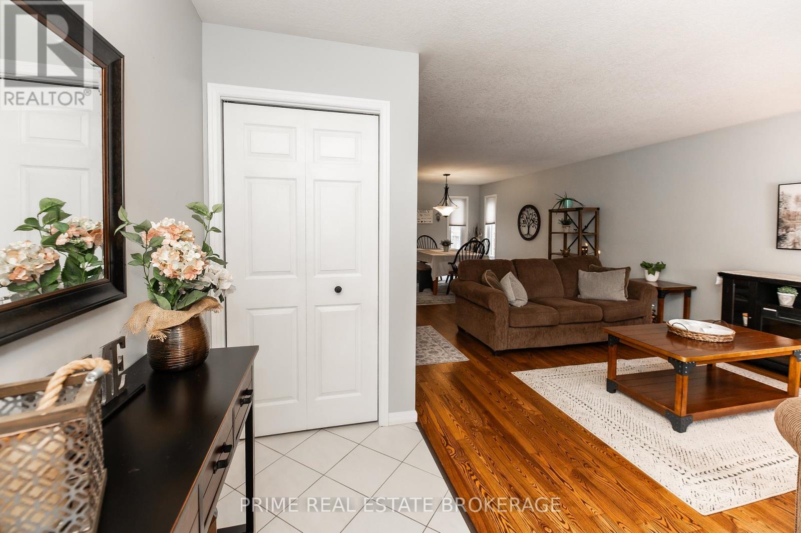 16 Timberlane Crescent, Central Elgin, Ontario  N5P 4G9 - Photo 3 - X12796562