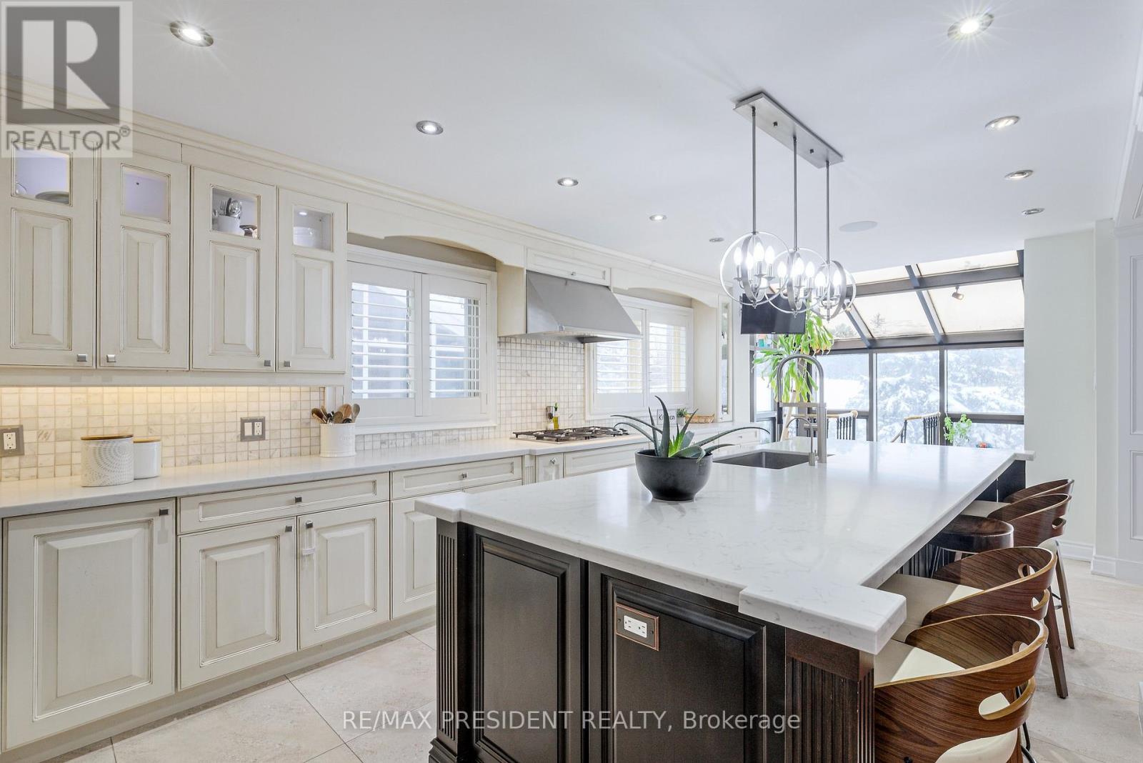 42 Mount Forest Drive, Brampton, Ontario  L6Z 1B7 - Photo 11 - W12796790