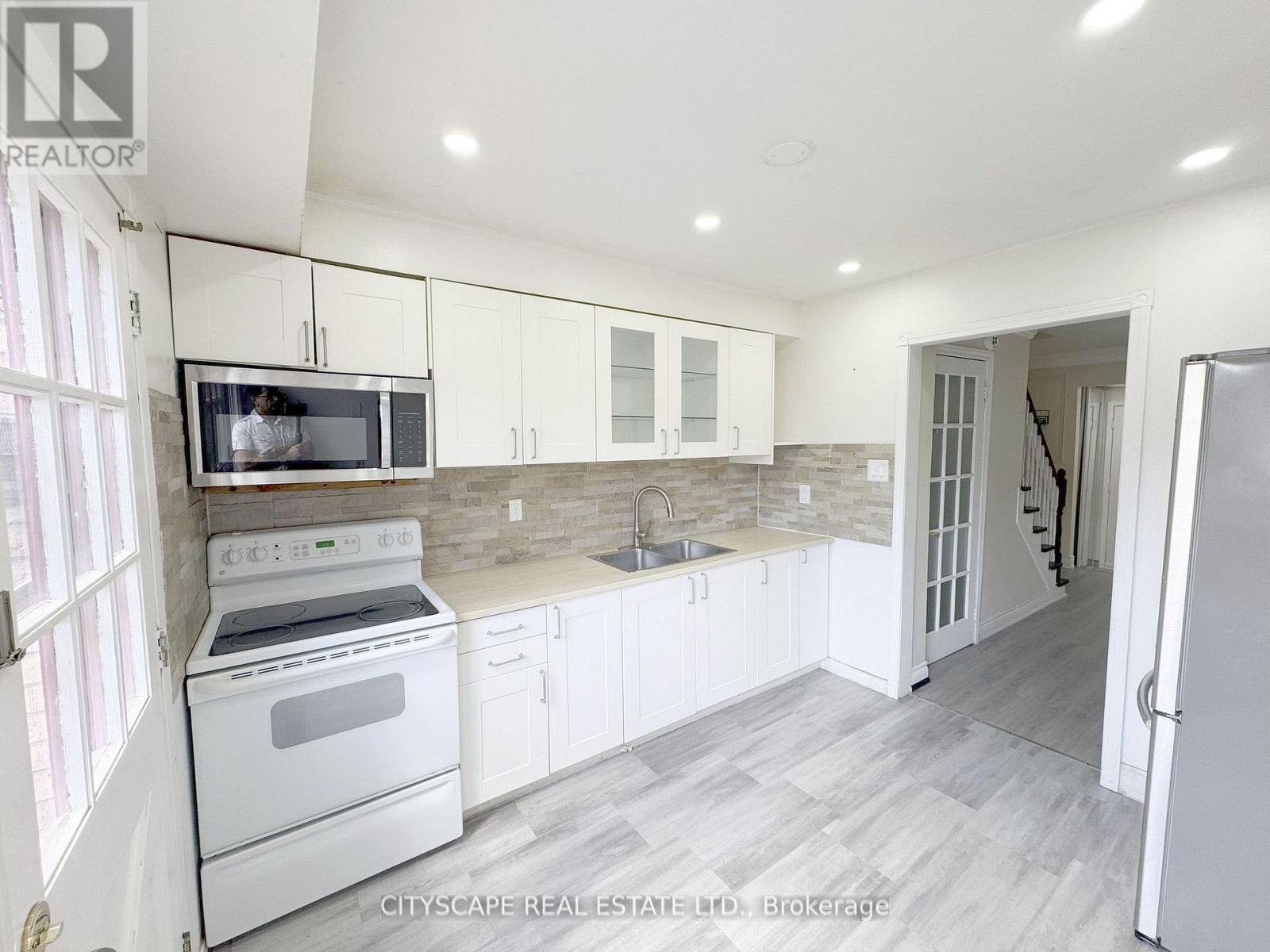 62 Barrington Crescent, Brampton, Ontario  L6Z 1N3 - Photo 11 - W12796806