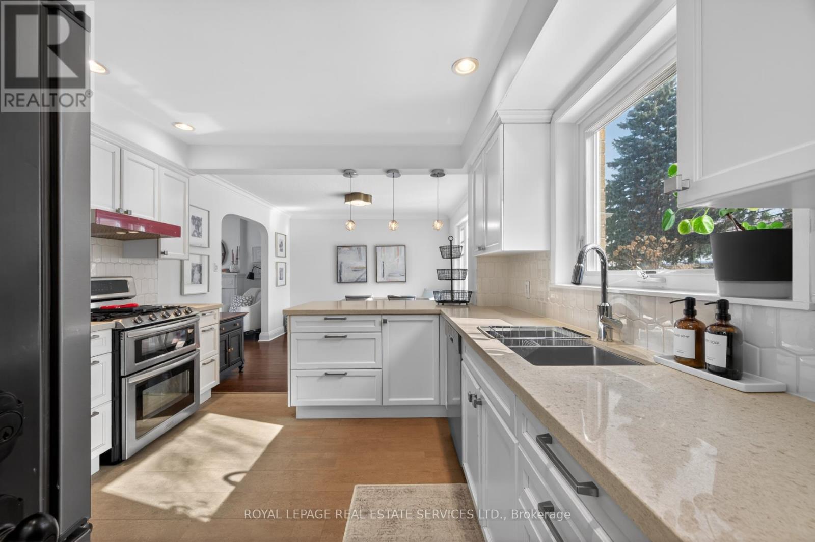 9 Ashton Manor, Toronto, Ontario  M8Y 2N6 - Photo 13 - W12796838