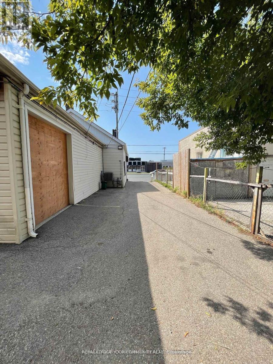 1874 Wilson Avenue, Toronto, Ontario  M9M 1A5 - Photo 5 - W12796850