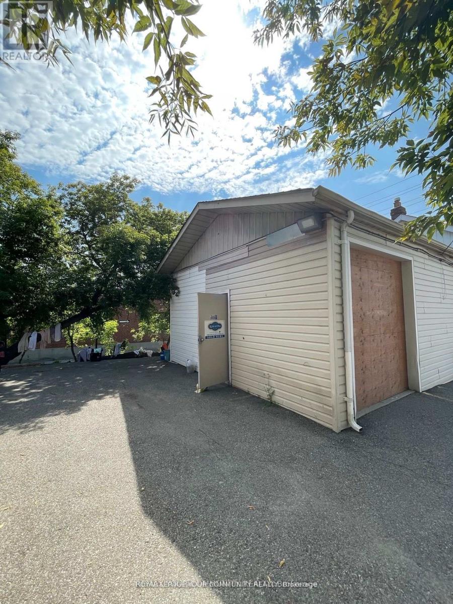 1874 Wilson Avenue, Toronto, Ontario  M9M 1A5 - Photo 6 - W12796850