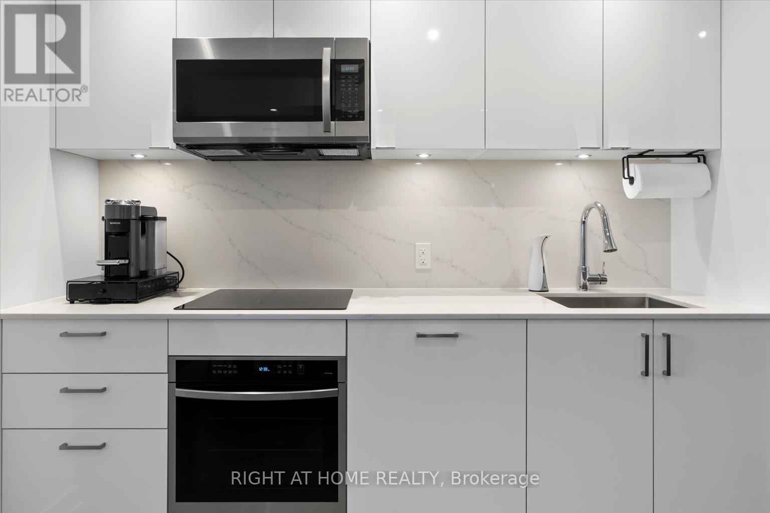 2011 - 1928 Lake Shore Boulevard W, Toronto, Ontario  M6S 0B1 - Photo 14 - W12796868