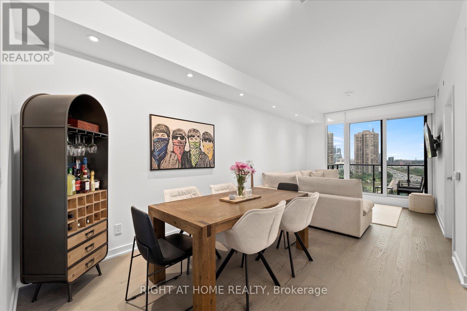 2011 - 1928 Lake Shore Boulevard W, Toronto, Ontario  M6S 0B1 - Photo 5 - W12796868